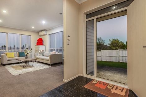 Photo of property in 8 Mcwhirters Farm Lane, Massey, Auckland, 0614