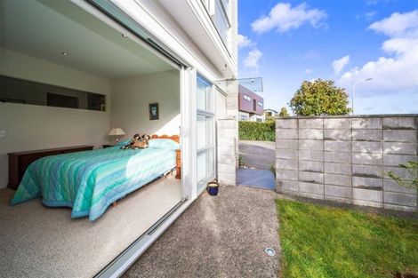 Photo of property in 16 Links Drive, Waiwhakaiho, New Plymouth, 4312