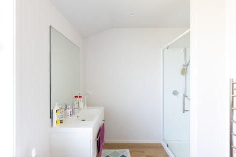 Photo of property in 6 Toutouwai Lane, Inglewood, 4330