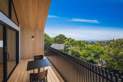 Photo of property in 15c Kiri Place, Mairangi Bay, Auckland, 0630