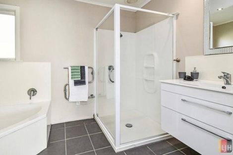 Photo of property in 431a Great South Road, Opaheke, Papakura, 2113