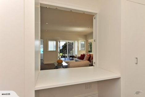 Photo of property in 2b Wilkinson Street, Oriental Bay, Wellington, 6011