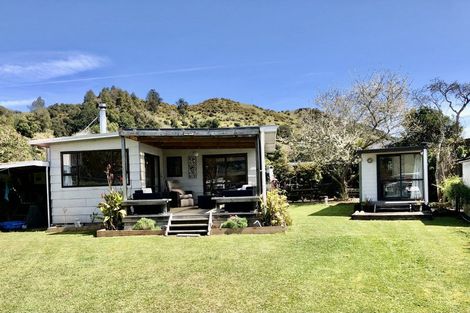 Photo of property in 20 Hills Road, Tongaporutu, Urenui, 4378