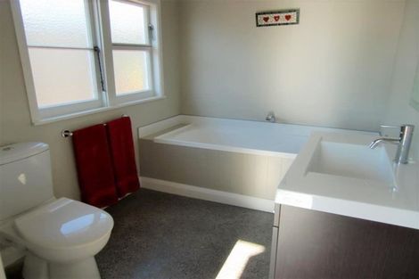 Photo of property in 2 Rawhiti Street, Vogeltown, New Plymouth, 4310