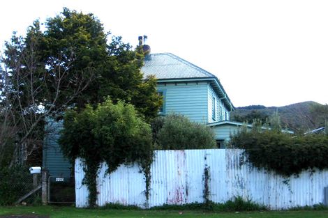 Photo of property in 2 Kenward Crescent, Featherston, 5710