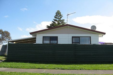 Photo of property in 35 Carson Street, Castlecliff, Whanganui, 4501