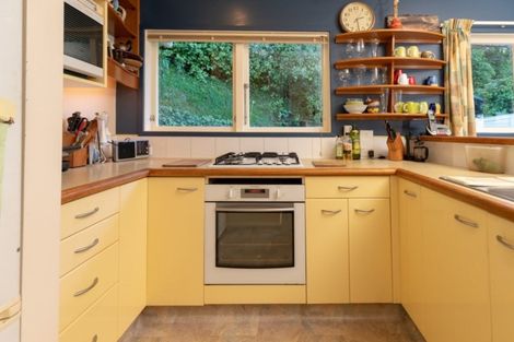 Photo of property in 34 Fortification Road, Karaka Bays, Wellington, 6022