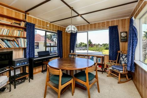 Photo of property in 18 Endeavour Street, Marfell, New Plymouth, 4310