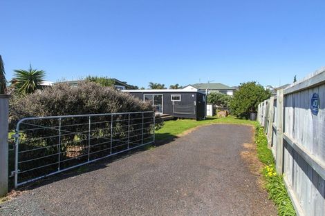 Photo of property in 27 Crispe Road, Clarks Beach, 2122