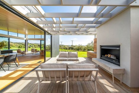 Photo of property in 43 Paekakariki Hill Road, Pauatahanui, Porirua, 5381