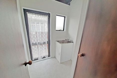 Photo of property in 2/215a Swanson Road, Henderson, Auckland, 0610