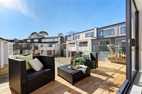 Photo of property in 2 Ingham Court, Fairview Heights, Auckland, 0632