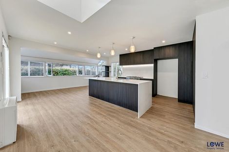 Photo of property in 1/2 Hauraki Road, Hauraki, Auckland, 0622
