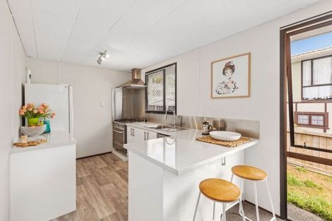 Photo of property in 2 Mcmanaway Grove, Stokes Valley, Lower Hutt, 5019