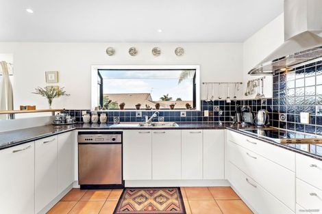 Photo of property in 16 Sunny Crescent, Huapai, Kumeu, 0810