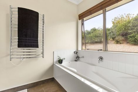 Photo of property in 237 Stoney Creek Road, Kaukapakapa, 0873