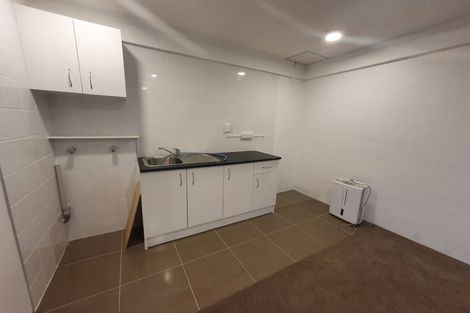 Photo of property in 2/42 Knightsbridge Drive, Forrest Hill, Auckland, 0620