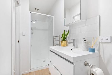 Photo of property in 2/4 Harry Ward Place, Henderson, Auckland, 0610