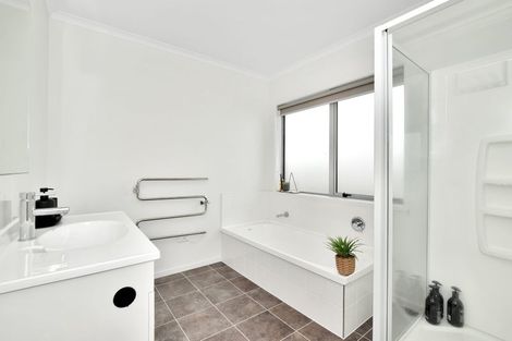 Photo of property in 28 Excelsa Place, Papamoa Beach, Papamoa, 3118