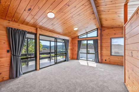 Photo of property in 19 Seymour Grove, Kingsley Heights, Upper Hutt, 5018