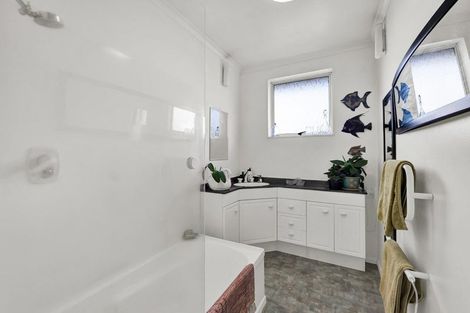 Photo of property in 28 Durham Avenue, Welbourn, New Plymouth, 4312