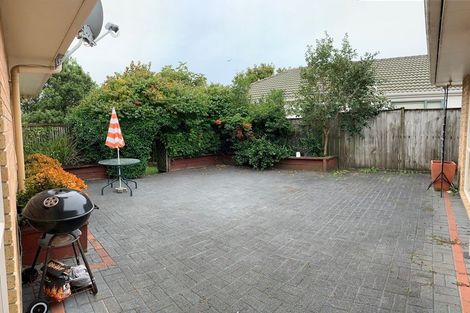 Photo of property in 5 Heyington Way, East Tamaki Heights, Auckland, 2016