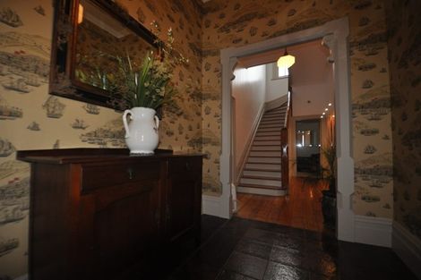 Photo of property in 32 Carrington Street, New Plymouth, 4310