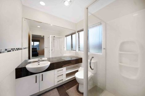 Photo of property in 9 Seresin Crescent, Flat Bush, Auckland, 2016