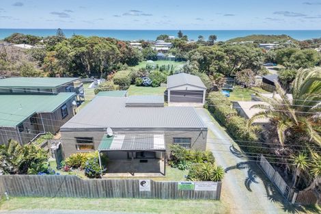 Photo of property in 6 Sea View Road, Baylys Beach, Dargaville, 0377