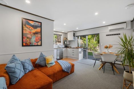 Photo of property in 2 Evergreen Place, Sunshine Bay, Queenstown, 9300