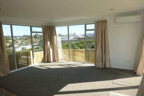 Photo of property in 90 Sunstone Crescent, Timberlea, Upper Hutt, 5018