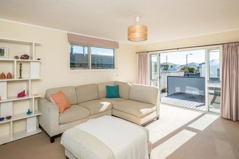 Photo of property in 12b Bayswater Place, Newlands, Wellington, 6037