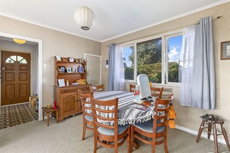 Photo of property in 399 Wairau Road, Totara Vale, Auckland, 0629