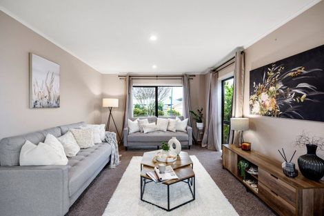 Photo of property in 5 Ruske Place, Grandview Heights, Hamilton, 3200