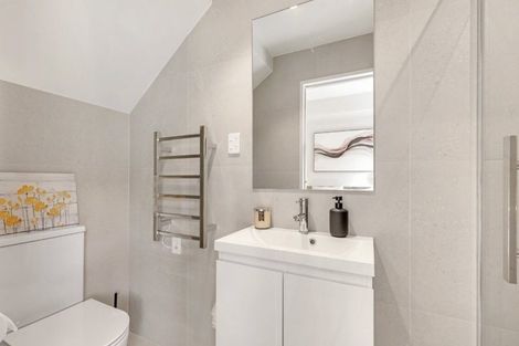 Photo of property in 12 Parenga Lane, Kumeu, 0810