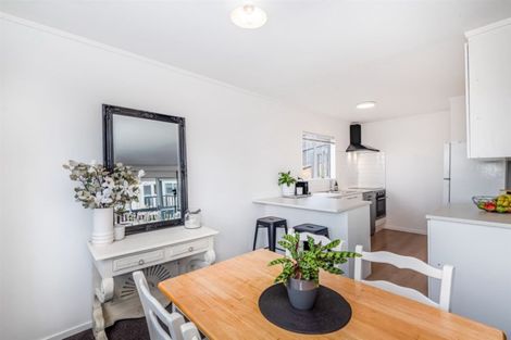 Photo of property in 127 Sunset Road, Totara Vale, Auckland, 0632