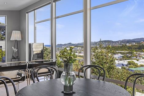 Photo of property in 121 Nevay Road, Miramar, Wellington, 6022