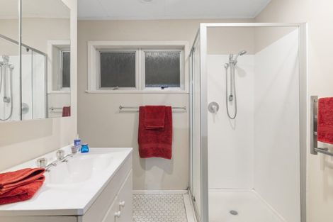 Photo of property in 5a Mckenzie Road, Mangere Bridge, Auckland, 2022