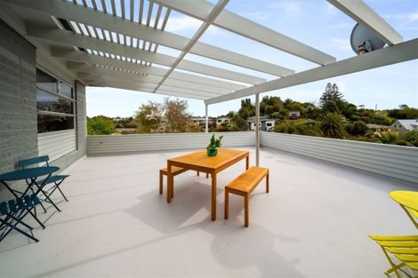 Photo of property in 10 Montana Place, Merrilands, New Plymouth, 4312