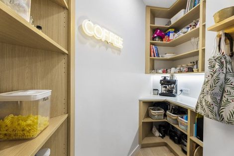 Photo of property in 6 Dorchester Place, Orewa, 0931