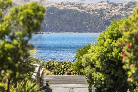 Photo of property in 126a Breaker Bay Road, Breaker Bay, Wellington, 6022