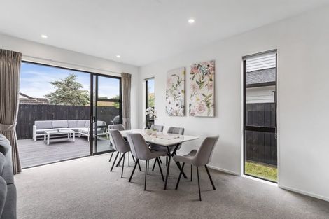 Photo of property in 10 Huaota Place, Botany Downs, Auckland, 2010