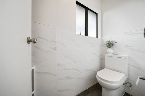 Photo of property in 2/109 Target Road, Totara Vale, Auckland, 0629