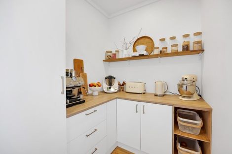 Photo of property in 21 High Street West, Waitara, 4320