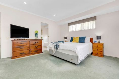 Photo of property in 13 Montilla Place, Manurewa, Auckland, 2102