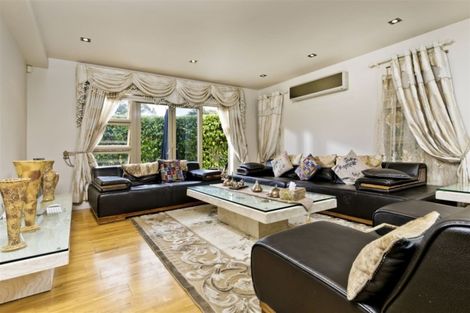 Photo of property in 1 Stow Place, Henderson, Auckland, 0612