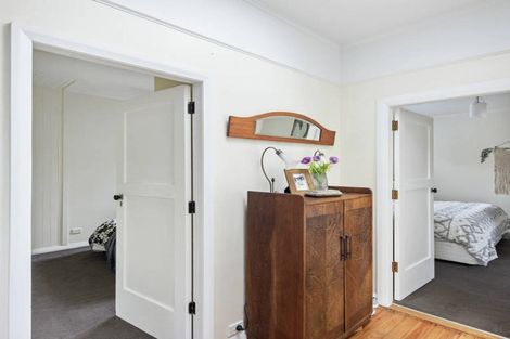 Photo of property in 5 Kinghorne Street, Strathmore Park, Wellington, 6022