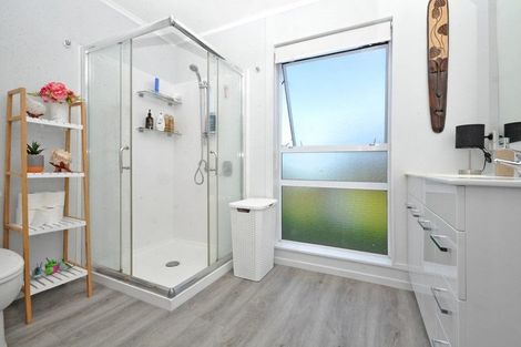 Photo of property in 33g Springs Road, Parakai, 0830