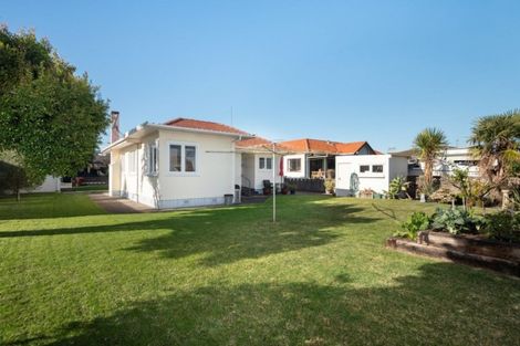 Photo of property in 52 Pitau Road, Mount Maunganui, 3116