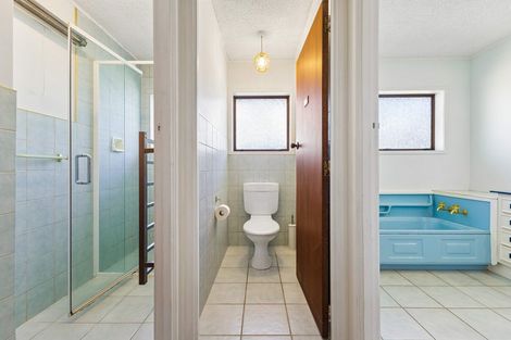 Photo of property in 33 Prince Regent Drive, Half Moon Bay, Auckland, 2012